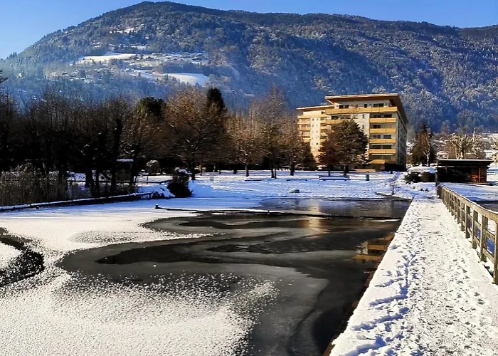 Апартаменты Lakeside Let-go